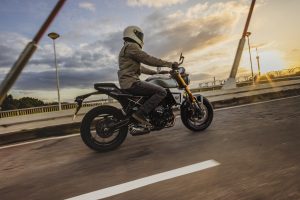 Suzuki-800TT-T-8312.jpg