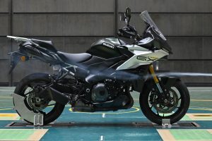 GSX-S1000GX_Wind_Tunnel_05.jpg