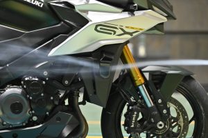 GSX-S1000GX_Wind_Tunnel_12.jpg