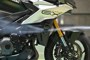GSX-S1000GX_Wind_Tunnel_13-1.jpg