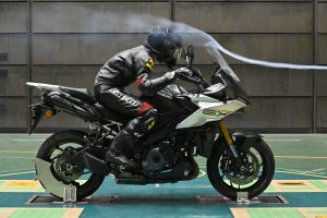 GSX-S1000GX_Wind_Tunnel_14.jpg