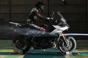 GSX-S1000GX_Wind_Tunnel_22.jpg