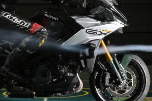 GSX-S1000GX_Wind_Tunnel_23-1.jpg