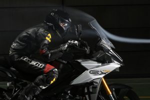 GSX-S1000GX_Wind_Tunnel_26.jpg