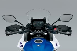 SV650GXRQM7_Cockpit_1.jpg