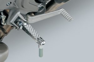 SV650GXRQM7_Footpeg.jpg