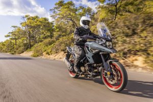 V-Strom_1050RE_M6_Action_6_PN