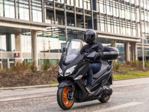 Commute in comfort with free accessories on Burgman 400