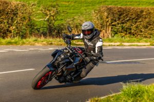 GSX-8S_A1A8132_MTCM.jpg